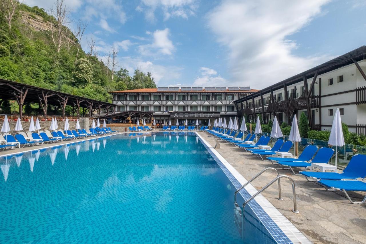 Park Hotel Asenevtsi Veliko Tŭrnovo Exterior photo