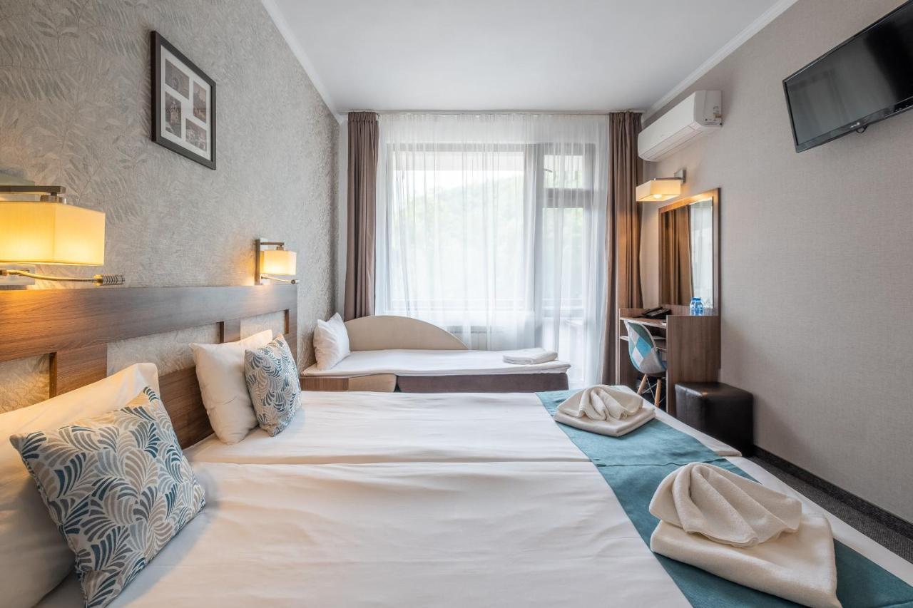 Park Hotel Asenevtsi Veliko Tŭrnovo Exterior photo