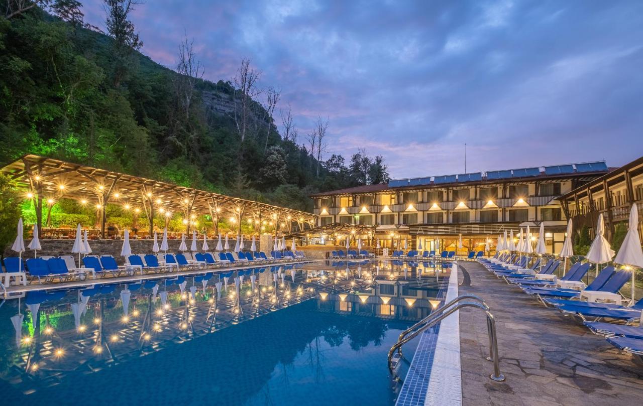 Park Hotel Asenevtsi Veliko Tŭrnovo Exterior photo