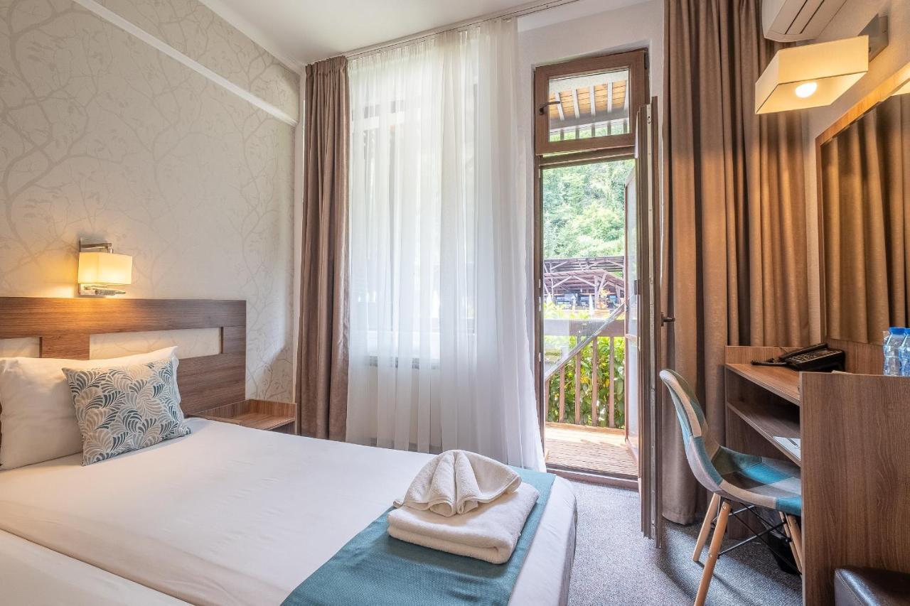 Park Hotel Asenevtsi Veliko Tŭrnovo Exterior photo