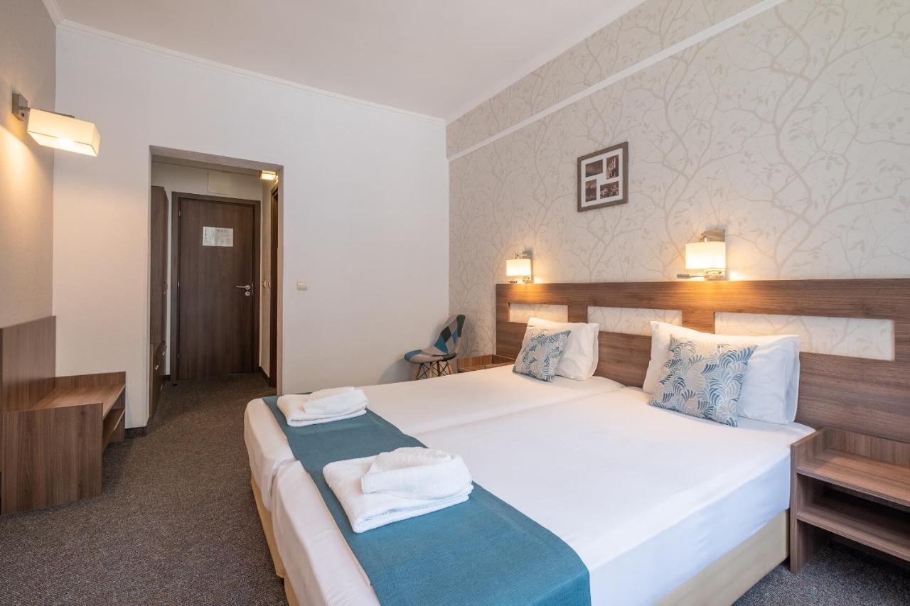 Park Hotel Asenevtsi Veliko Tŭrnovo Exterior photo