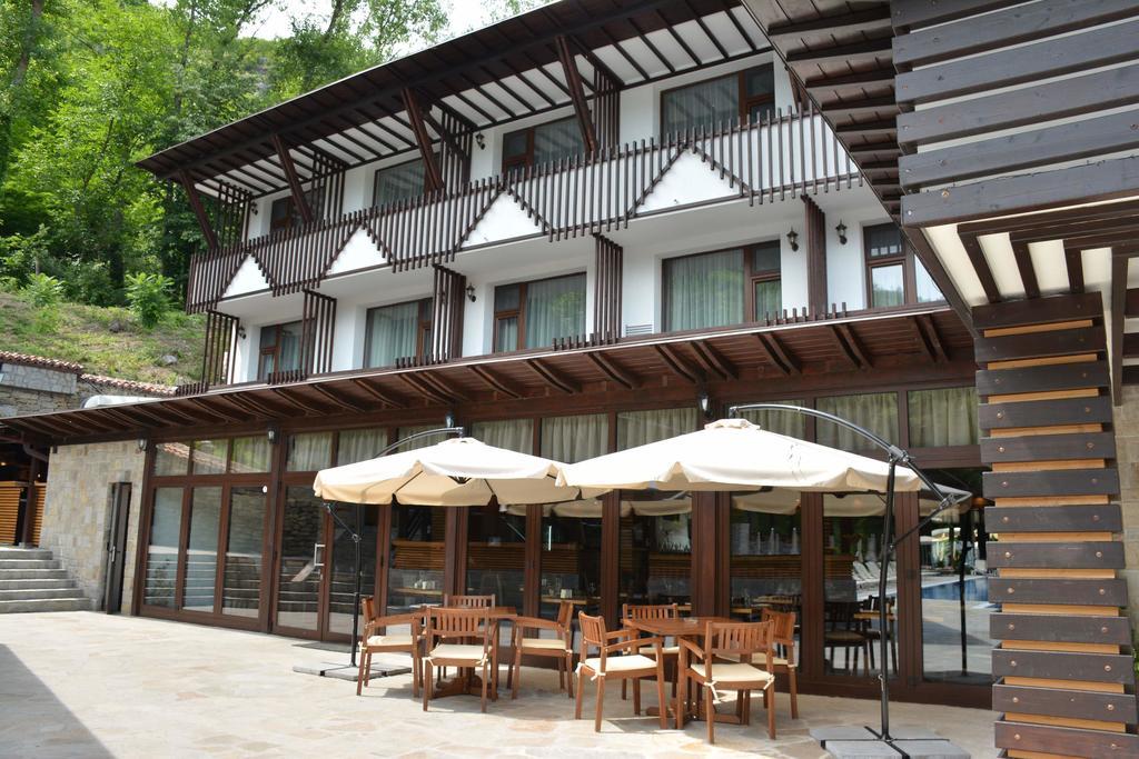 Park Hotel Asenevtsi Veliko Tŭrnovo Exterior photo