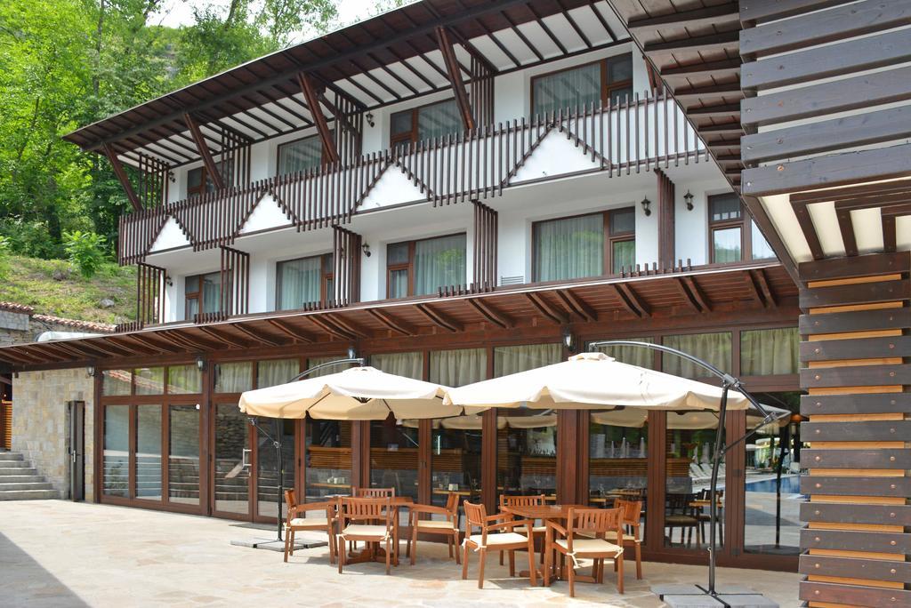 Park Hotel Asenevtsi Veliko Tŭrnovo Exterior photo